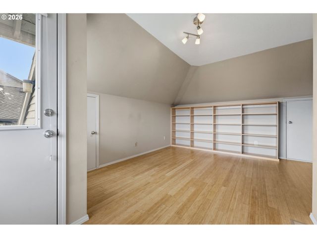 99 GARIBALDI St, Lake Oswego, OR 97035