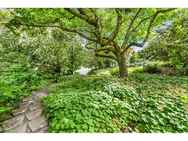 99 GARIBALDI St, Lake Oswego, OR 97035
