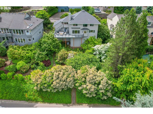 99 GARIBALDI St, Lake Oswego, OR 97035