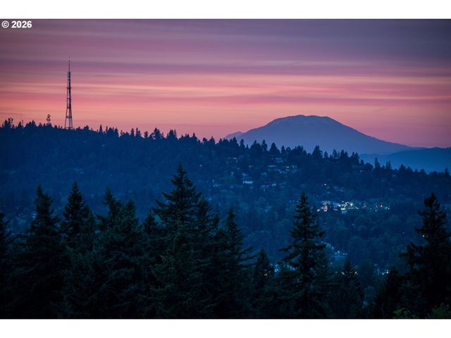 99 GARIBALDI St, Lake Oswego, OR 97035