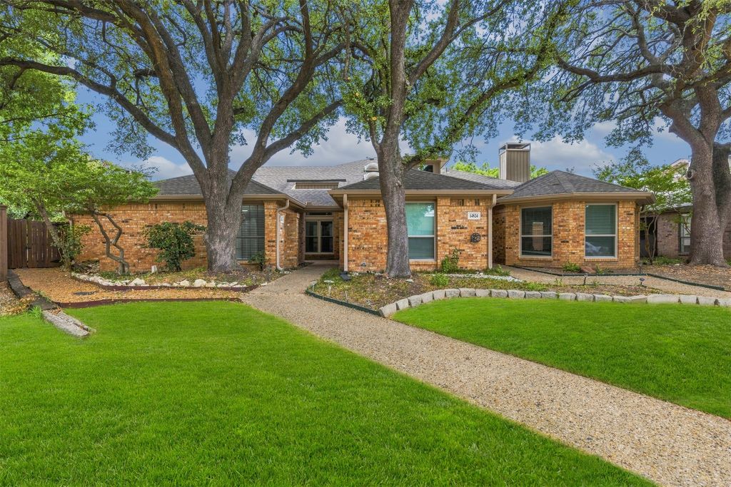 14826 Sopras Circle, Addison, TX 75001 — exterior