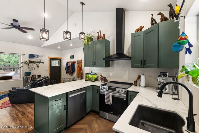 870 & 842 Samuels Rd, Sandpoint, ID 83864