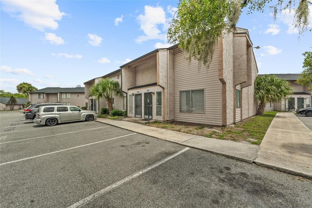 Image 2 of property listing at 2021 LUDLOW LANE 3404, Orlando, FL 32839