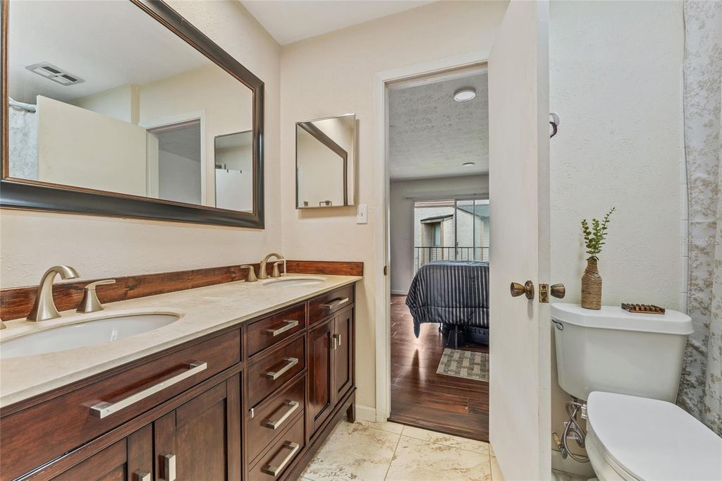 Image 14 of property listing at 2021 LUDLOW LANE 3404, Orlando, FL 32839