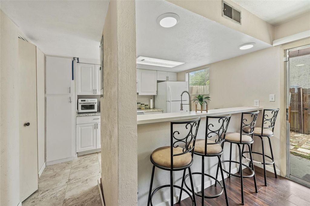Image 3 of property listing at 2021 LUDLOW LANE 3404, Orlando, FL 32839