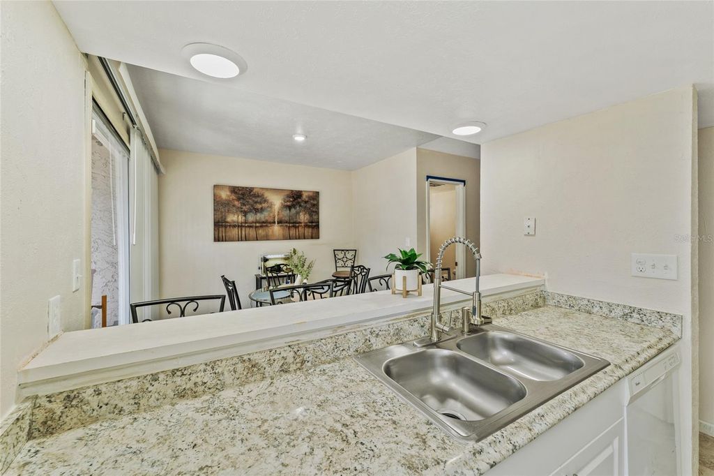Image 6 of property listing at 2021 LUDLOW LANE 3404, Orlando, FL 32839