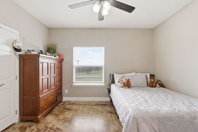 1012 Justin Drive, Springtown, TX 76082