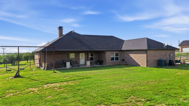 1012 Justin Drive, Springtown, TX 76082
