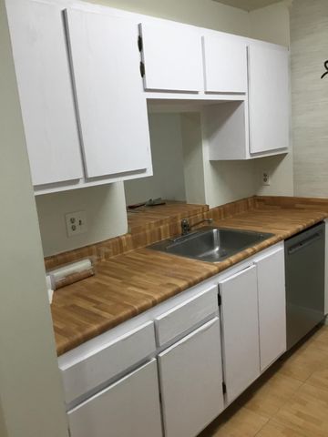 7860 NW 50TH Street 301, Lauderhill, FL 33351