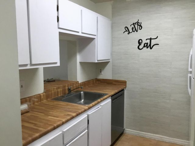 7860 NW 50TH Street 301, Lauderhill, FL 33351