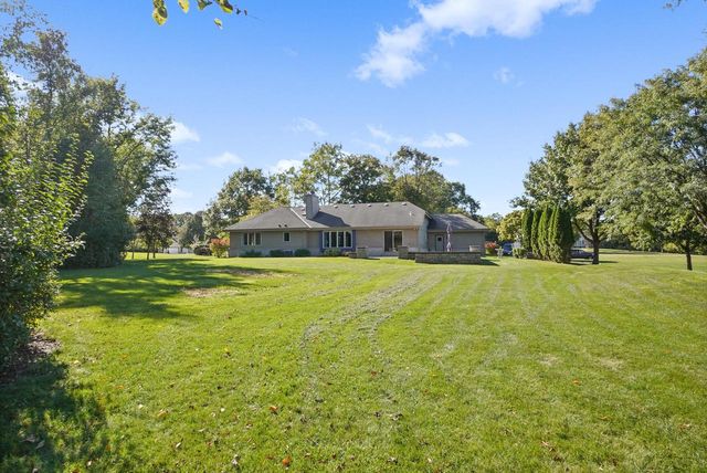 W254S4980 Gruettner DRIVE, Waukesha, WI 53189