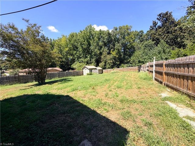 806 Halsbrook Road, Greensboro, NC 27406