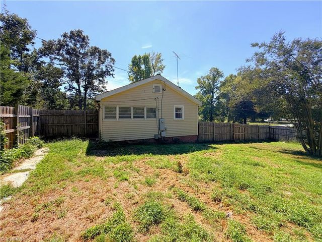 806 Halsbrook Road, Greensboro, NC 27406