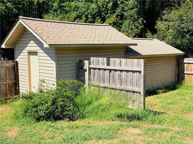 806 Halsbrook Road, Greensboro, NC 27406