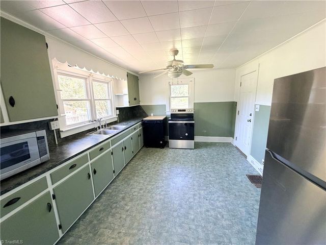 806 Halsbrook Road, Greensboro, NC 27406