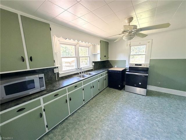 806 Halsbrook Road, Greensboro, NC 27406