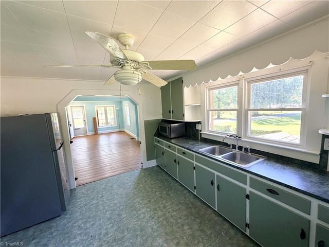 806 Halsbrook Road, Greensboro, NC 27406