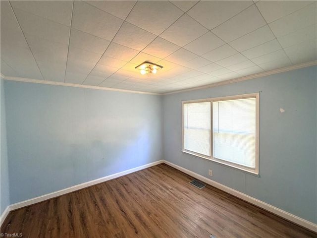 806 Halsbrook Road, Greensboro, NC 27406