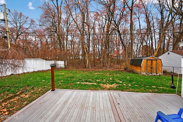 41 Vics Court, Colonie, NY 12205