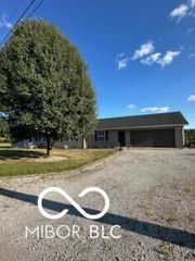 207 E Log Street, Carthage, IN 46115