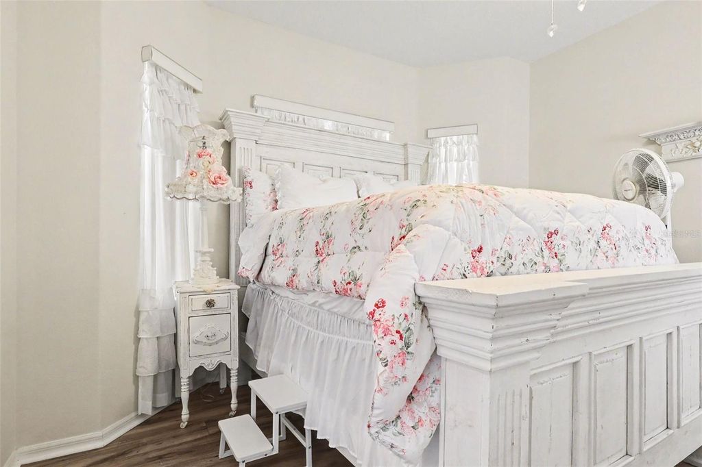 Image 14 of property listing at 731 BRUNELLO DRIVE, Davenport, FL 33897