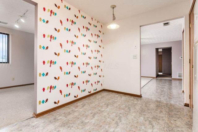 5885 Beechcroft Road, 306, Columbus, OH 43229