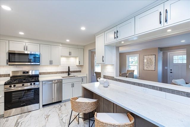 39 Birch St, Tewksbury, MA 01876