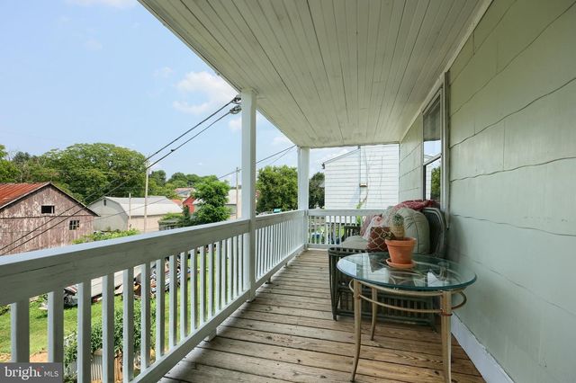 81 W PENNSYLVANIA AVE, Yoe, PA 17313