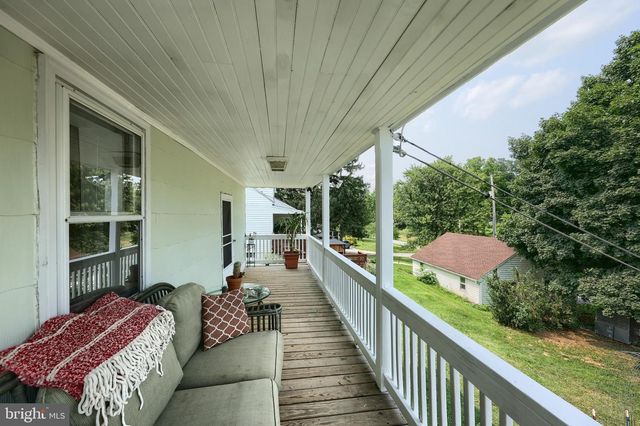 81 W PENNSYLVANIA AVE, Yoe, PA 17313