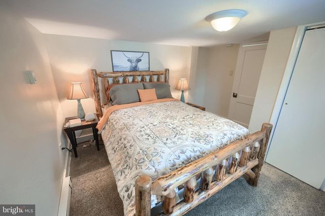 81 W PENNSYLVANIA AVE, Yoe, PA 17313
