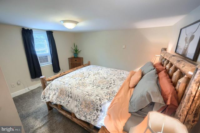 81 W PENNSYLVANIA AVE, Yoe, PA 17313