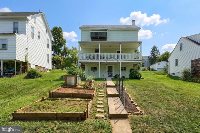 81 W PENNSYLVANIA AVE, Yoe, PA 17313