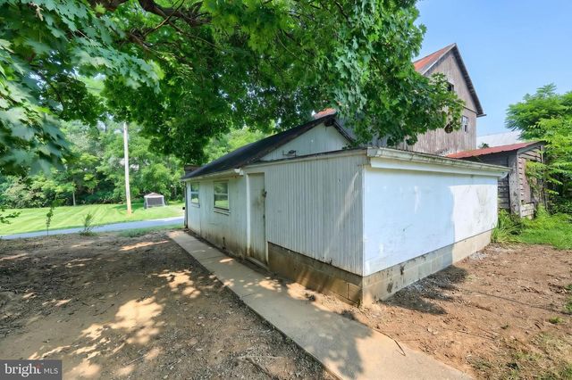 81 W PENNSYLVANIA AVE, Yoe, PA 17313