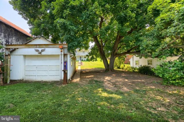 81 W PENNSYLVANIA AVE, Yoe, PA 17313