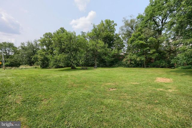 81 W PENNSYLVANIA AVE, Yoe, PA 17313