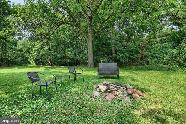 81 W PENNSYLVANIA AVE, Yoe, PA 17313