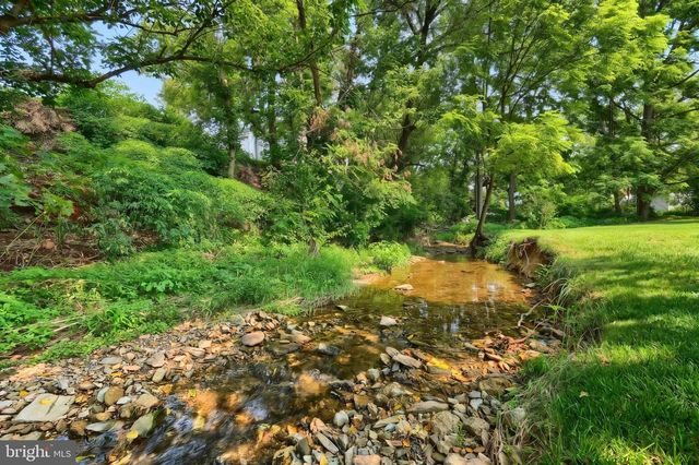 81 W PENNSYLVANIA AVE, Yoe, PA 17313