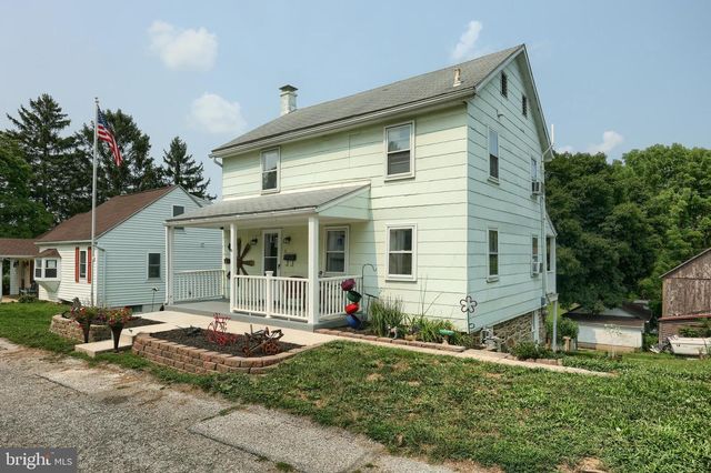 81 W PENNSYLVANIA AVE, Yoe, PA 17313