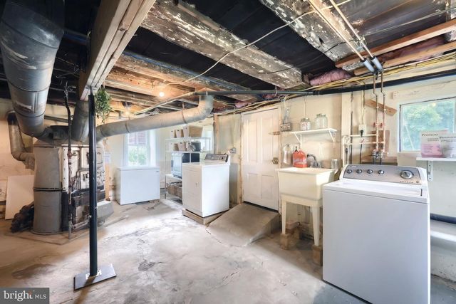 81 W PENNSYLVANIA AVE, Yoe, PA 17313