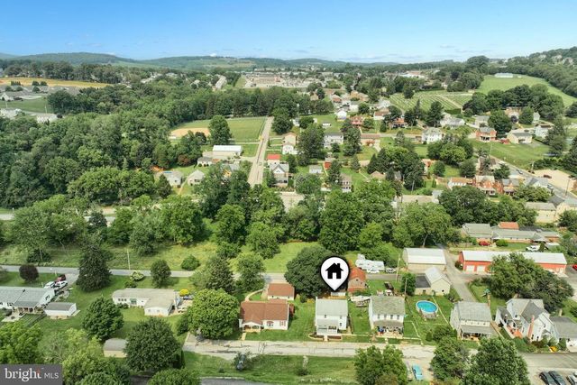 81 W PENNSYLVANIA AVE, Yoe, PA 17313