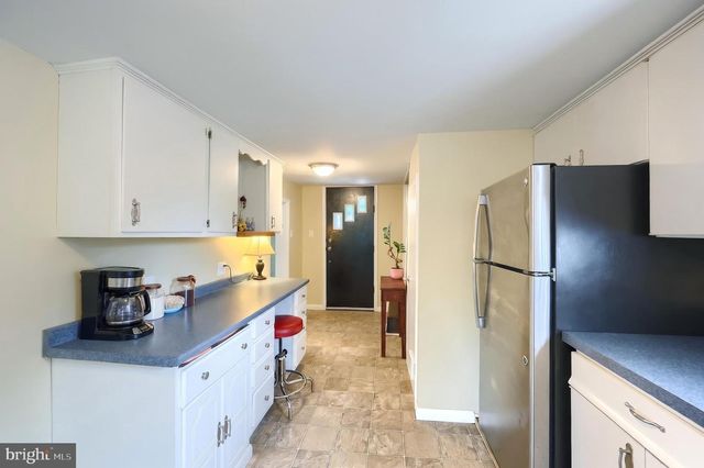 81 W PENNSYLVANIA AVE, Yoe, PA 17313