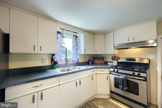 81 W PENNSYLVANIA AVE, Yoe, PA 17313