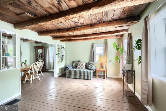 81 W PENNSYLVANIA AVE, Yoe, PA 17313