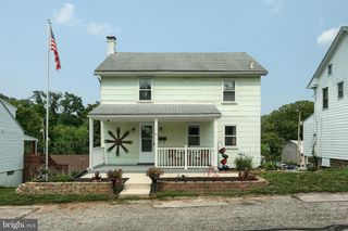 81 W PENNSYLVANIA AVE, Yoe, PA 17313
