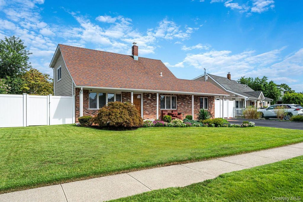 60 Academy Lane, Levittown, NY 11756 — photo 4