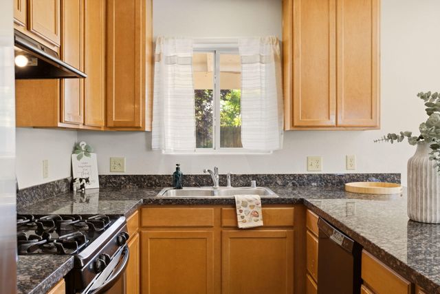 1235 8th Street NW B, Albuquerque, NM 87102