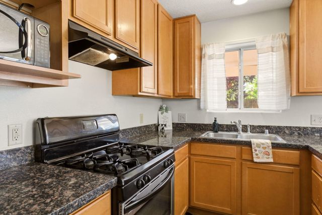 1235 8th Street NW B, Albuquerque, NM 87102