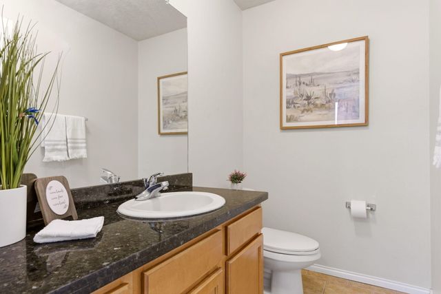 1235 8th Street NW B, Albuquerque, NM 87102