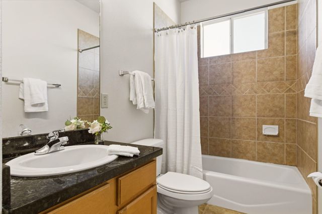 1235 8th Street NW B, Albuquerque, NM 87102