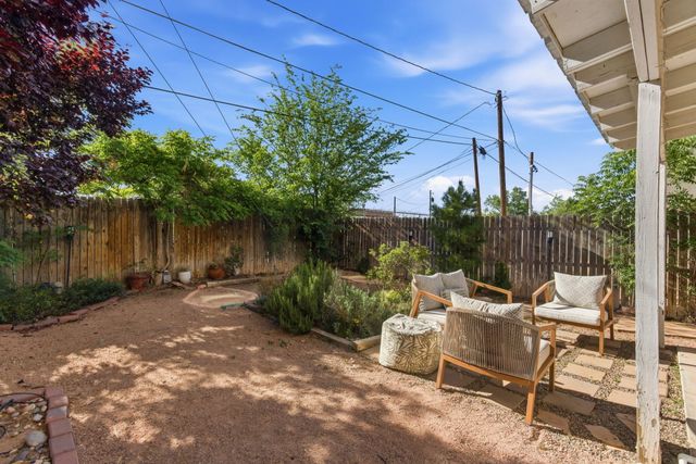 1235 8th Street NW B, Albuquerque, NM 87102